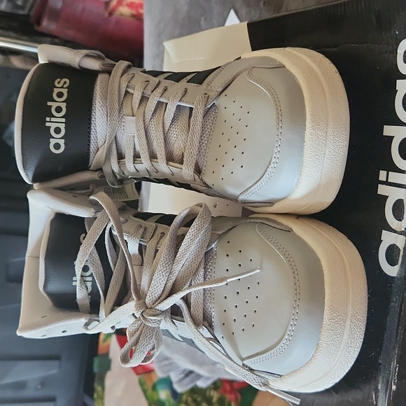 Adidas Entrap Mid basketball shoes - Picture 2 of 5
